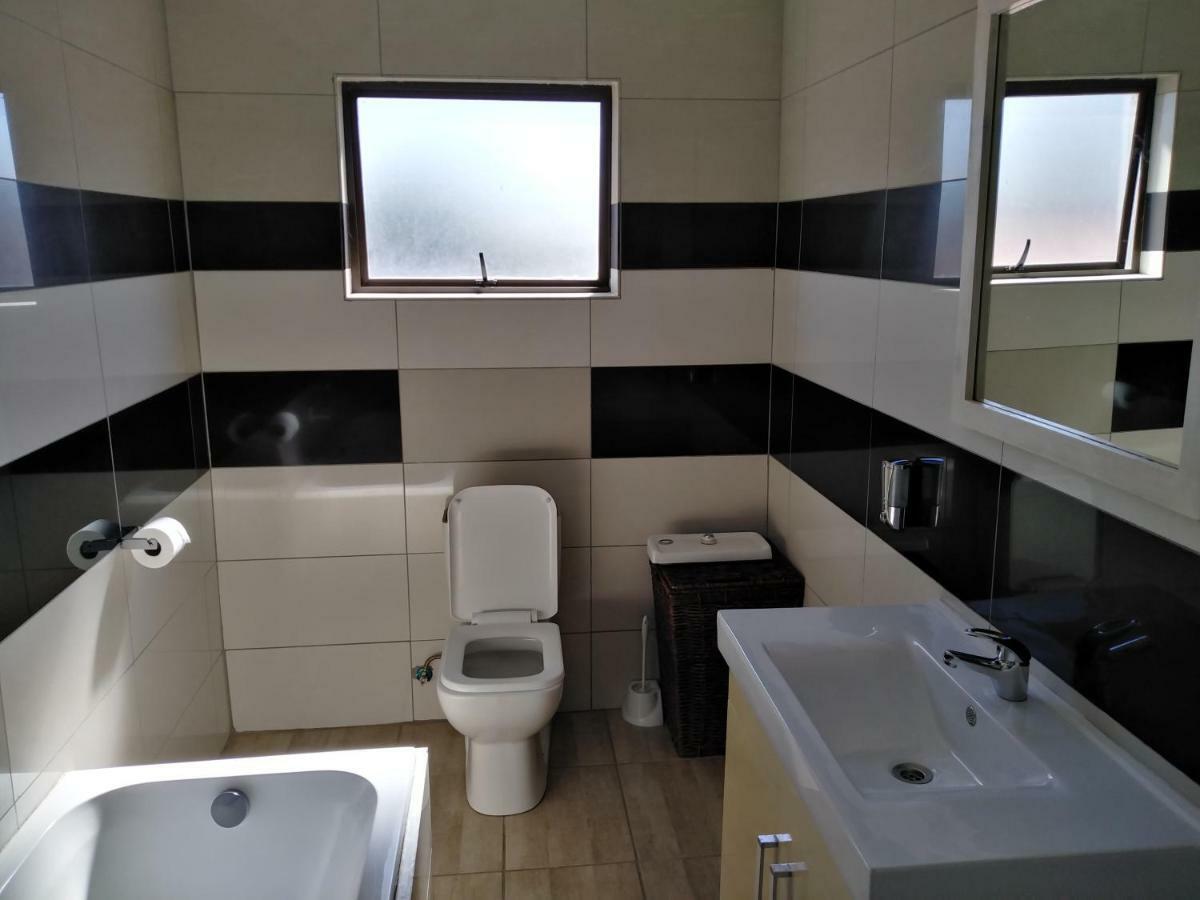 On Hill Lodge Bloemfontein Esterno foto