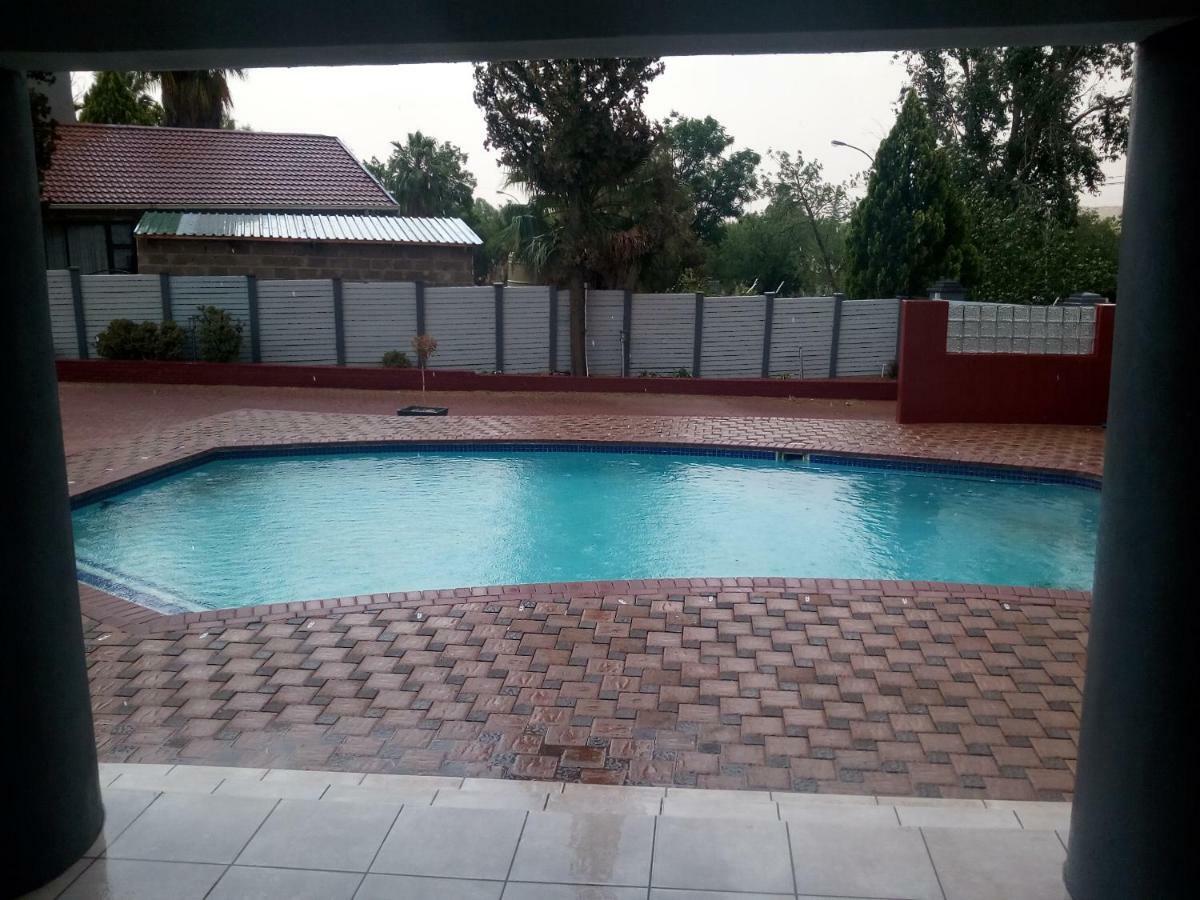 On Hill Lodge Bloemfontein Esterno foto