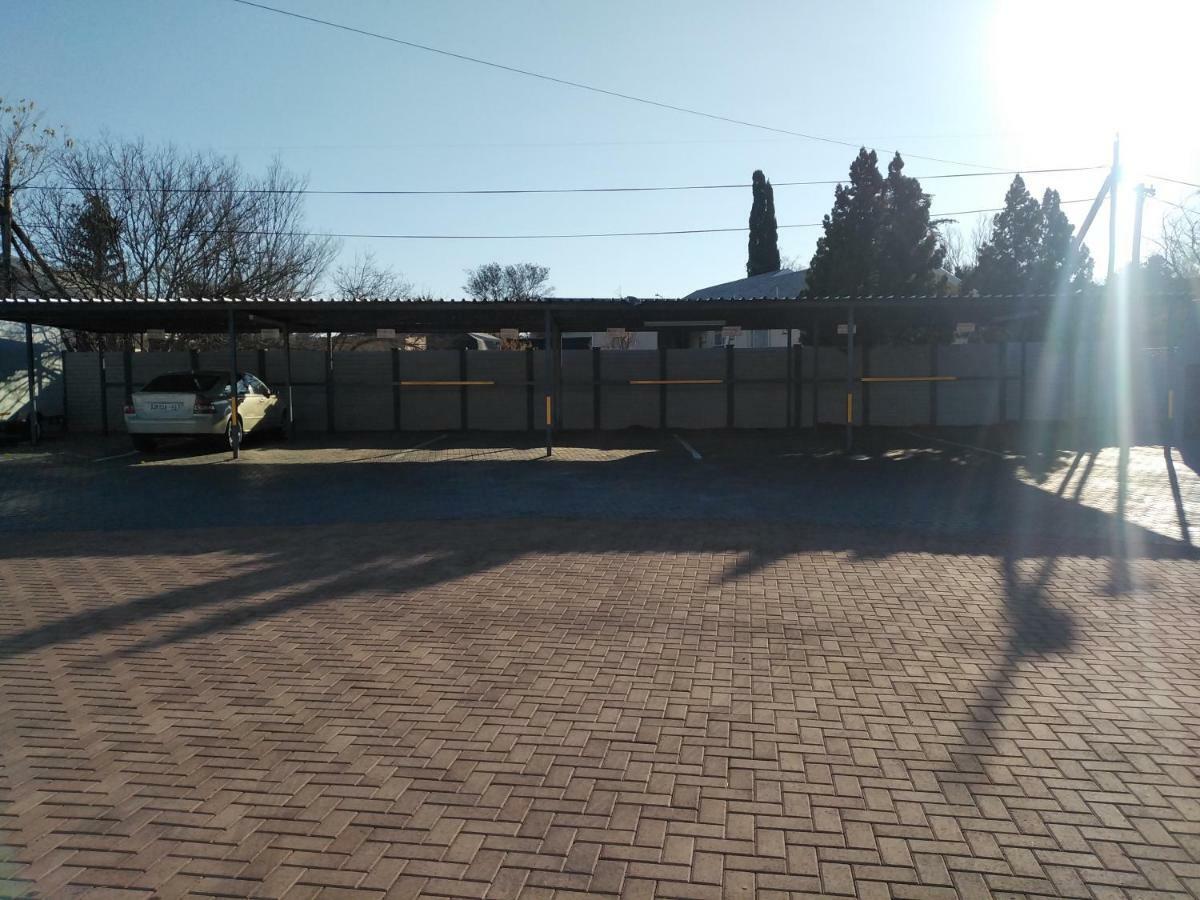 On Hill Lodge Bloemfontein Esterno foto