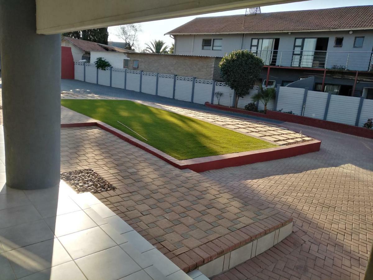 On Hill Lodge Bloemfontein Esterno foto