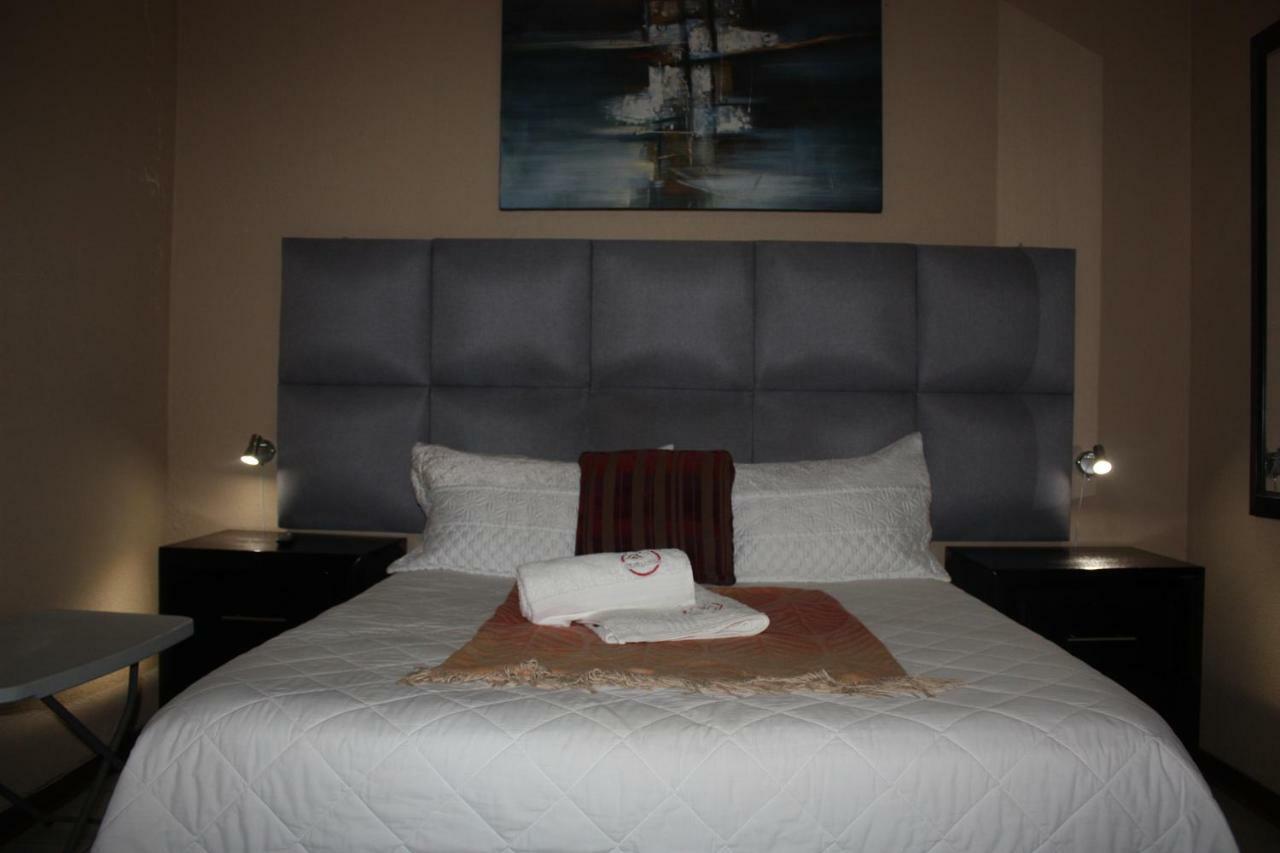 On Hill Lodge Bloemfontein Esterno foto