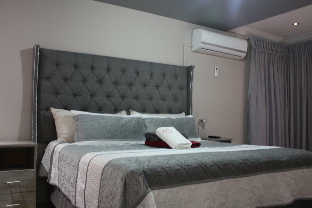 On Hill Lodge Bloemfontein Esterno foto
