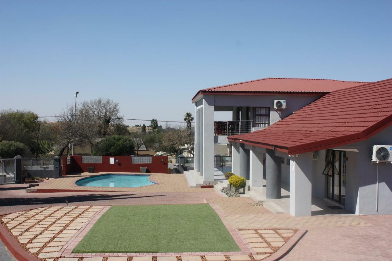 On Hill Lodge Bloemfontein Esterno foto